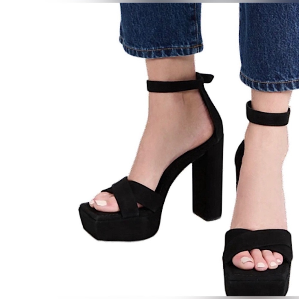 NWT / Good American / Platform Block Heel / Size 5.5
